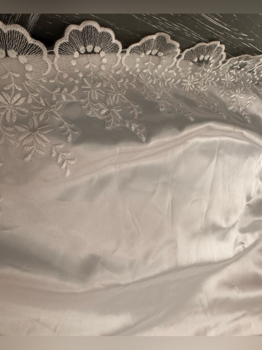 Elegant Vintage White Lace Long Train Bridal Gown. Size: XS - Picture 12 of 15